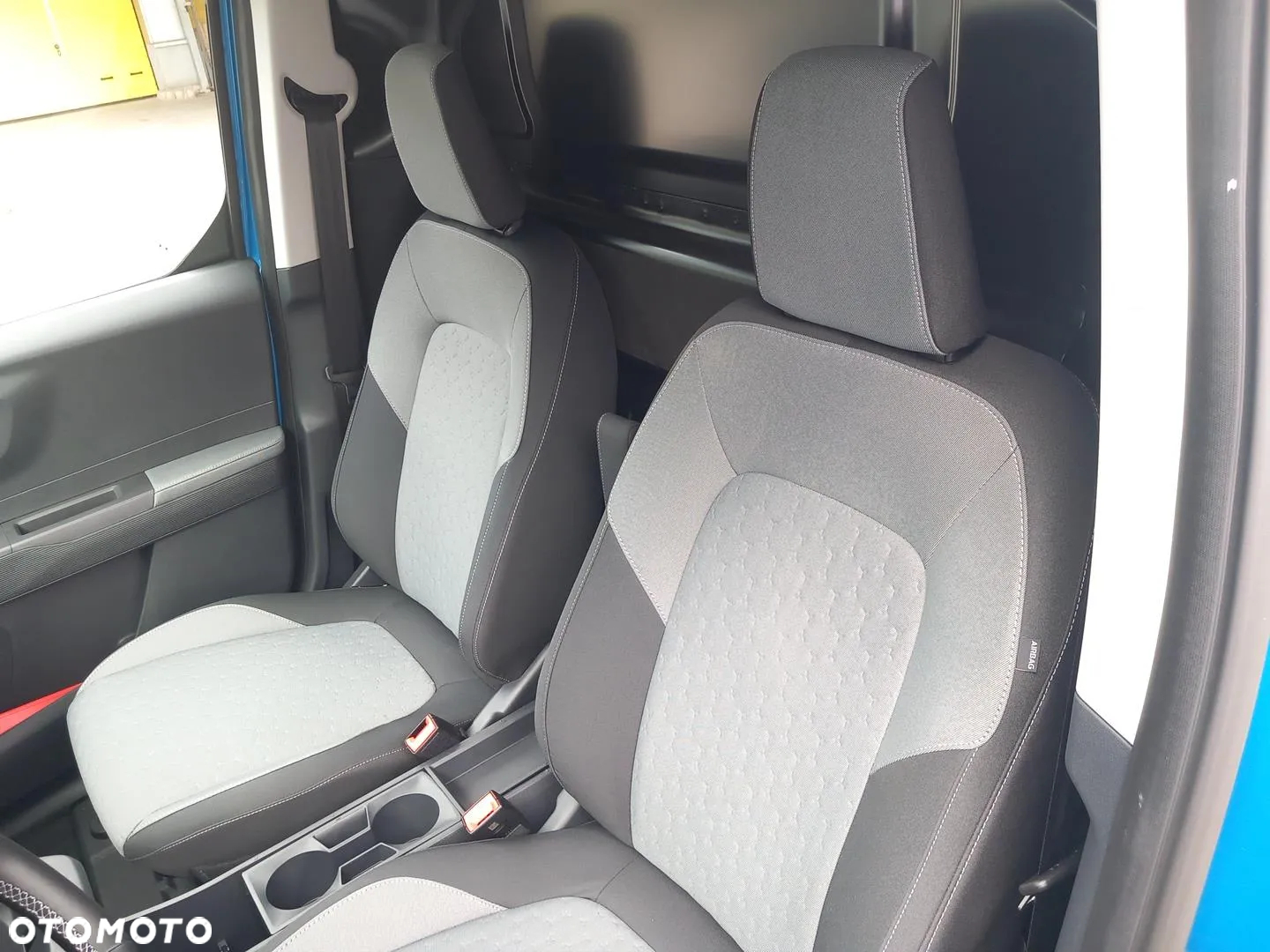 Ford eTransit Courier - 11