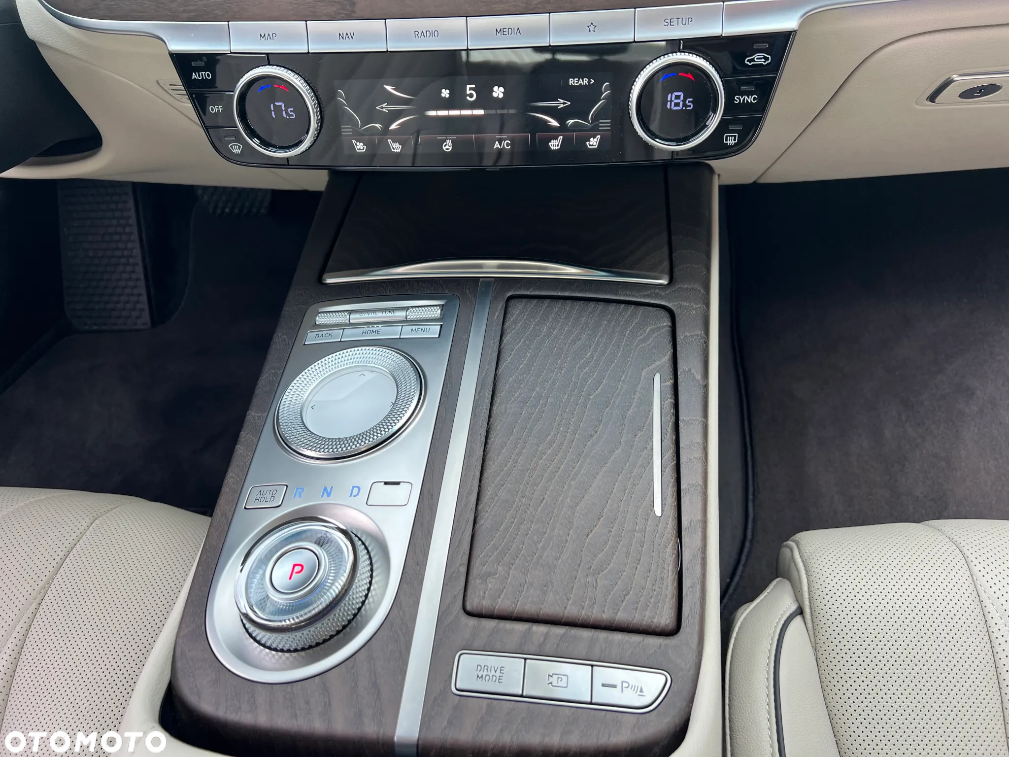 Genesis G80 2.5T AWD AT8 Luxury Line - 25