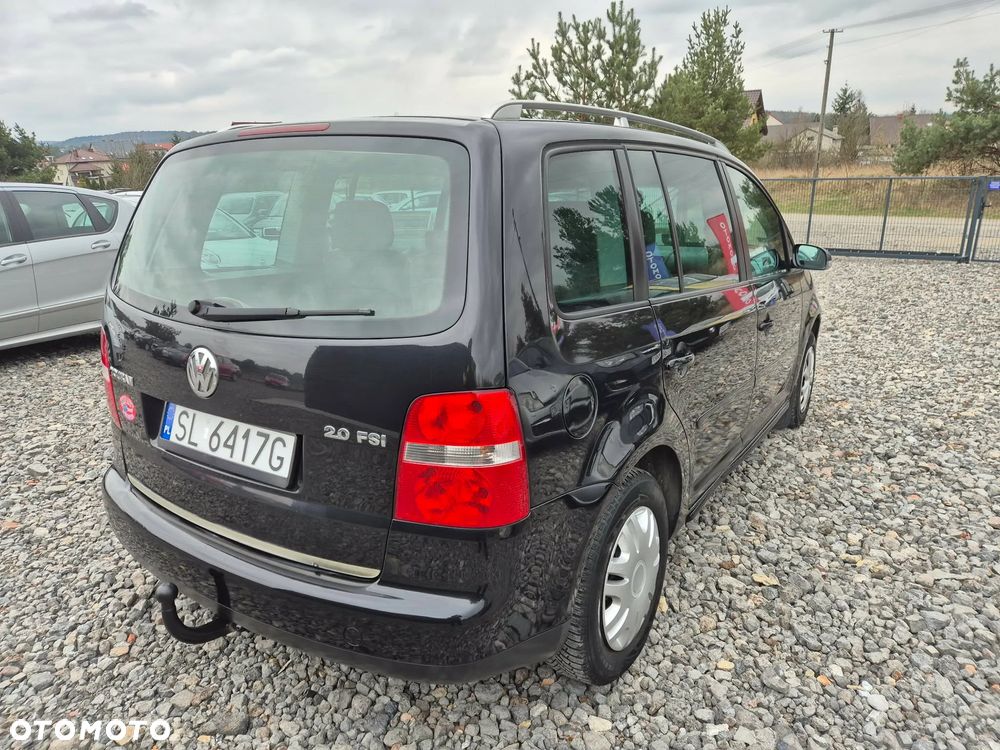 Volkswagen Touran 2.0 FSI Highline - 8