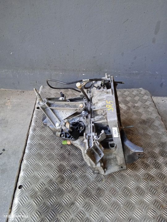 Caixa de 5 velocidades Renault Megane 1.5 DCi REF: JR5 102 - 1