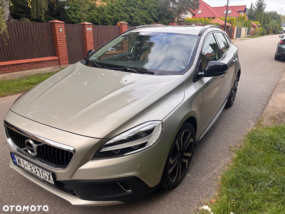 Volvo V40 Cross Country T3 Drive-E Momentum - 1
