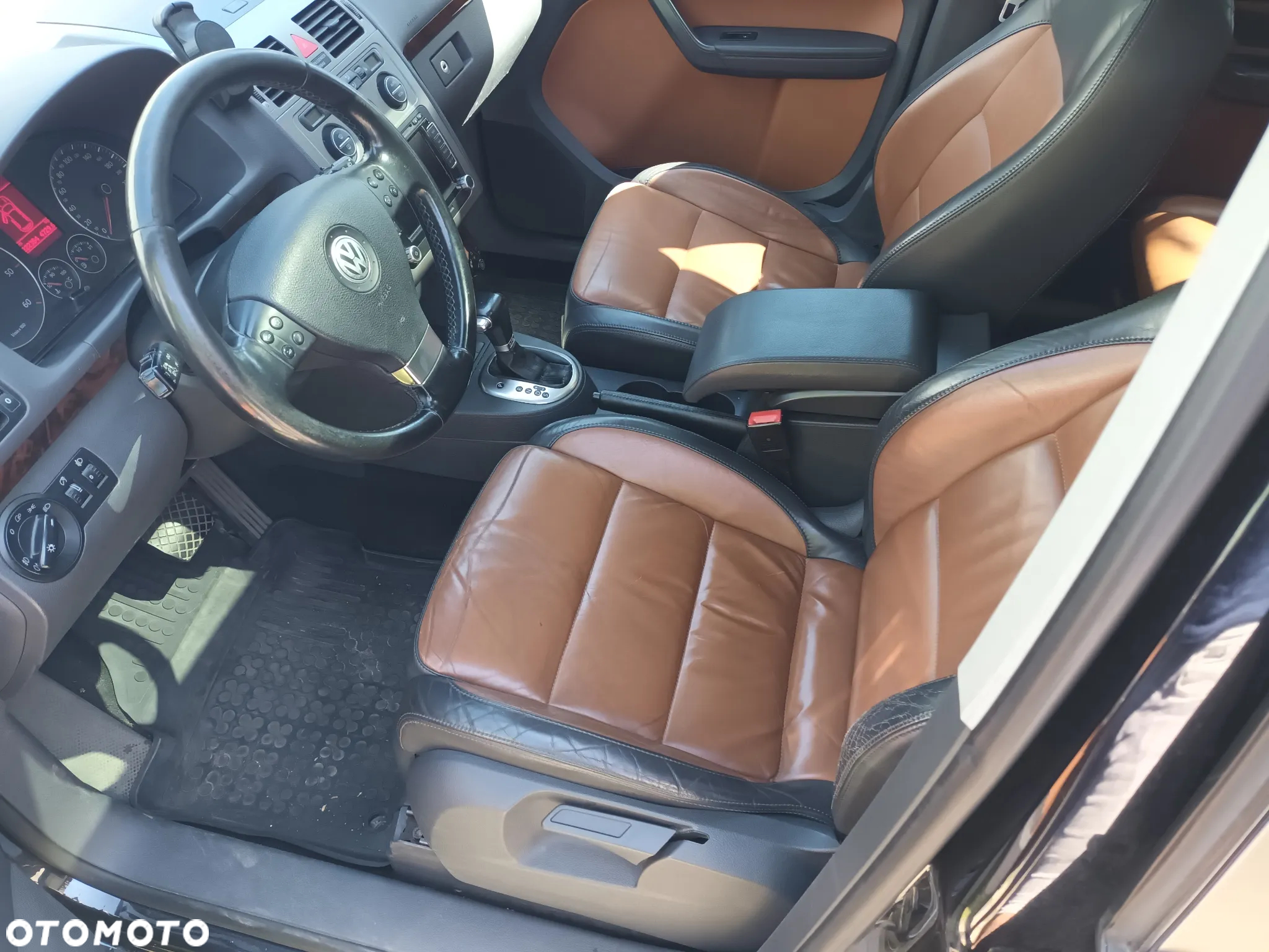 Volkswagen Touran 2.0 TDI DPF Highline DSG - 9