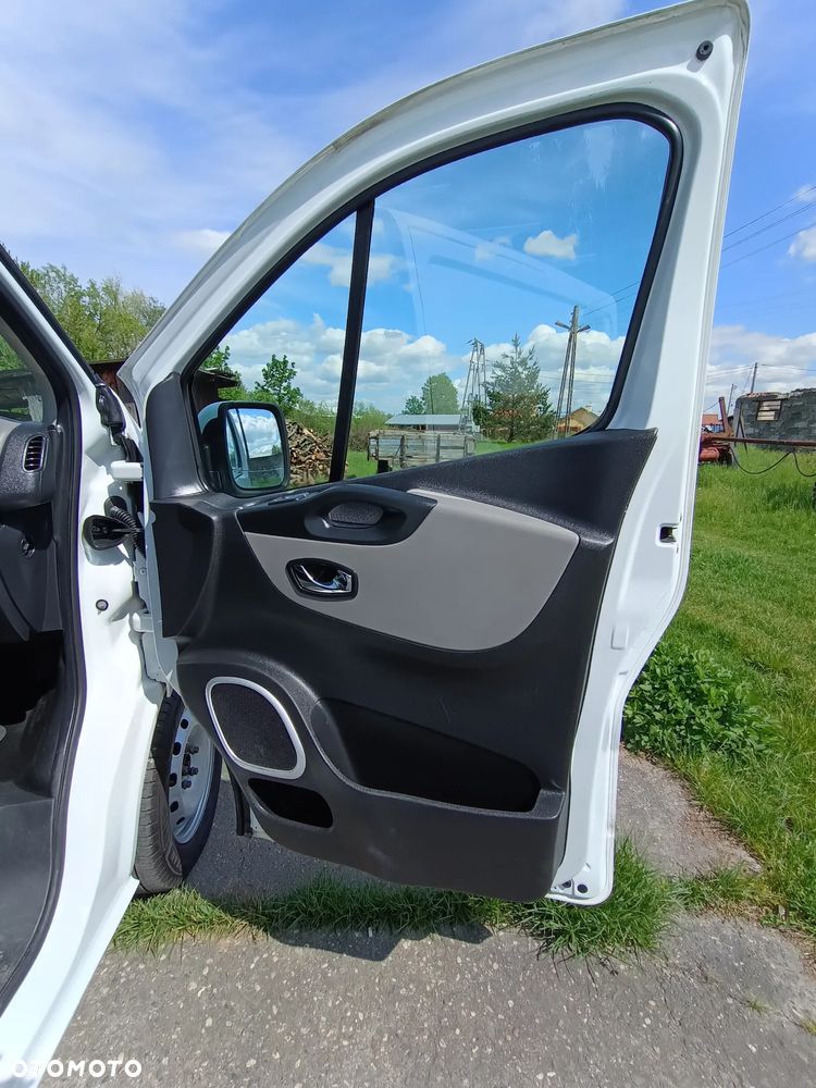 Renault Trafic L2H1 1.6 diesel 125kM 2018rok WEBASTO, CZUJNIKI PARKOWANIA, HAK, BAGAŻNIK DACHOWY, STAN BARDZO DOBRY! - 29