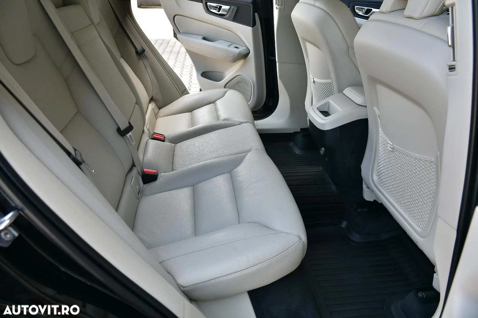Volvo XC 60 B4 MHEV AT8 AWD Inscription - 26