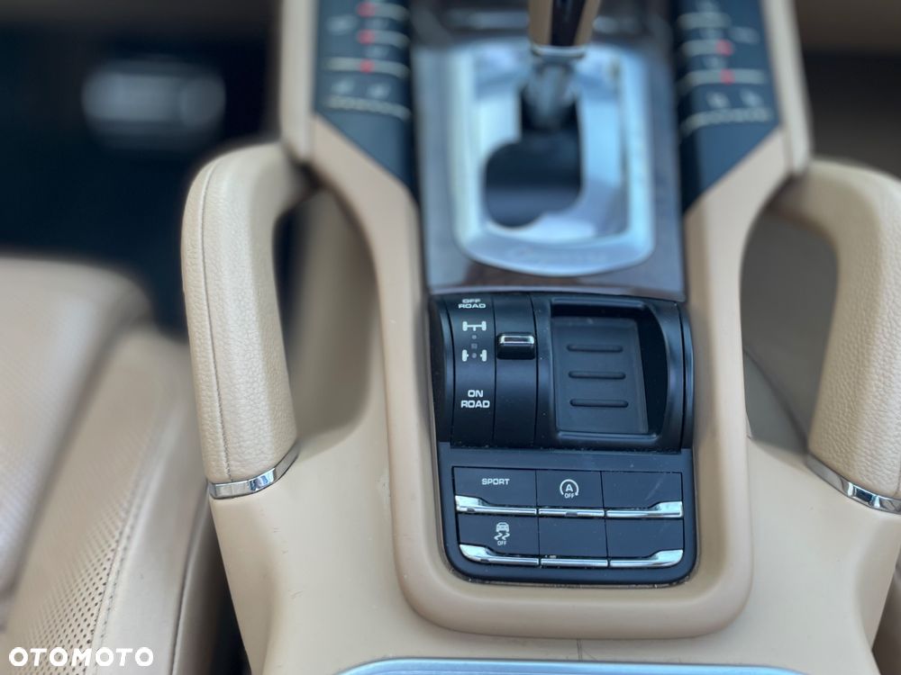 Porsche Cayenne S Platinum Edition - 25