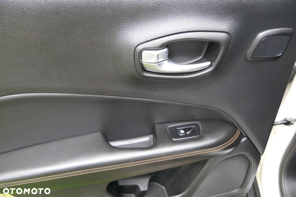 Jeep Compass 1.4 MultiAir Limited - 32