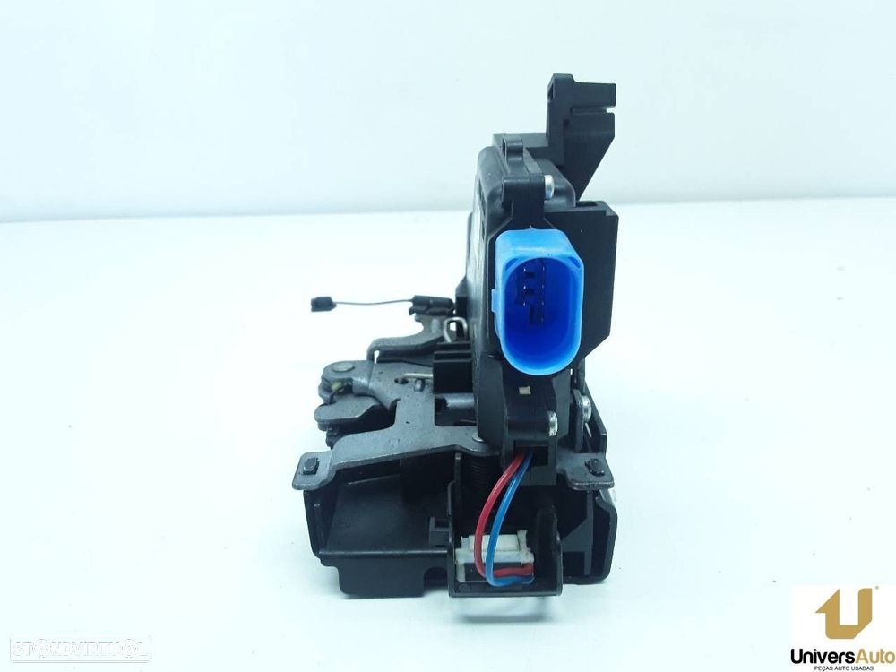 FECHADURA PORTA TRASEIRA DIREITA VOLKSWAGEN GOLF V 2007 -7L0839016D - 1