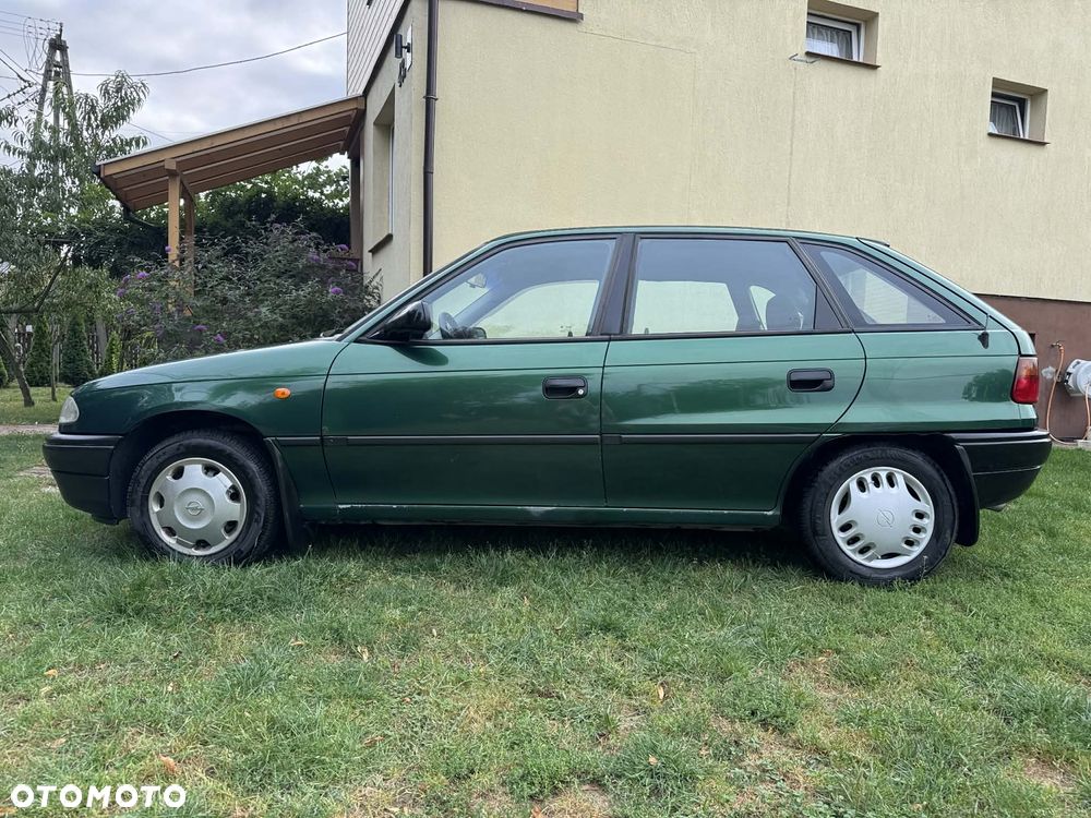 Opel Astra 1.6 - 8