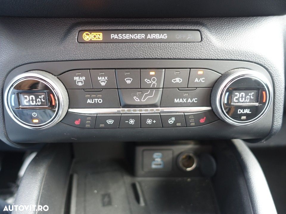 Ford Kuga - 31