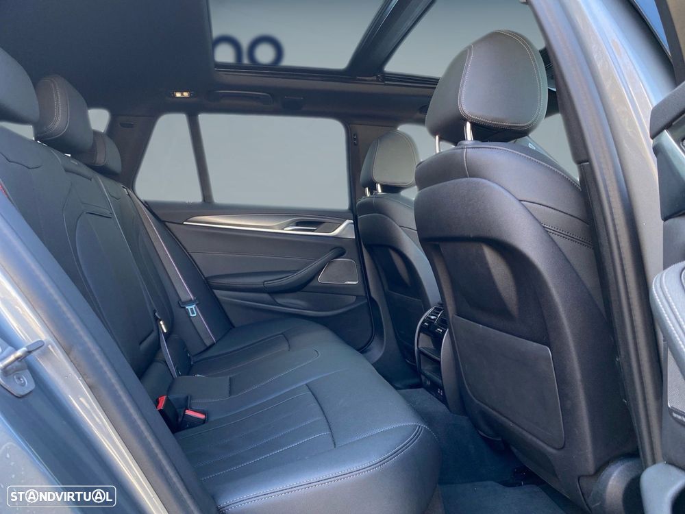BMW 530 e Pack Desportivo M - 23