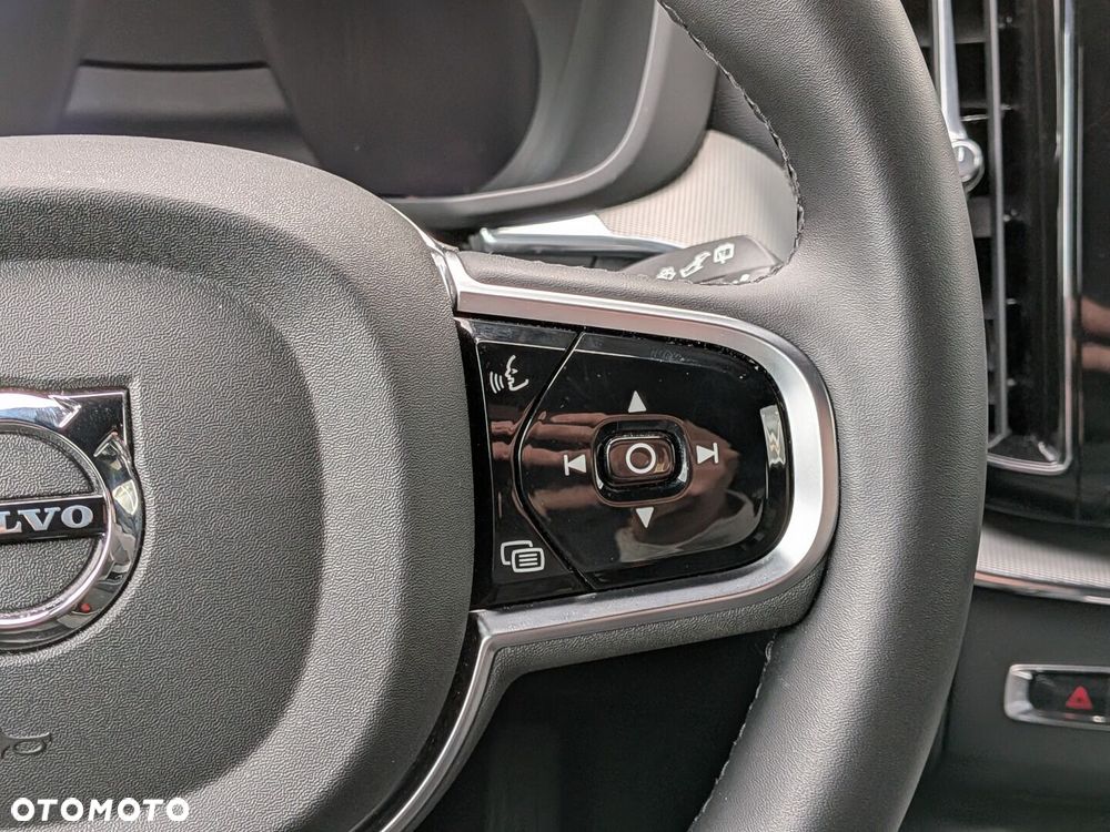 Volvo XC 60 B4 D AWD Ultimate Dark - 37