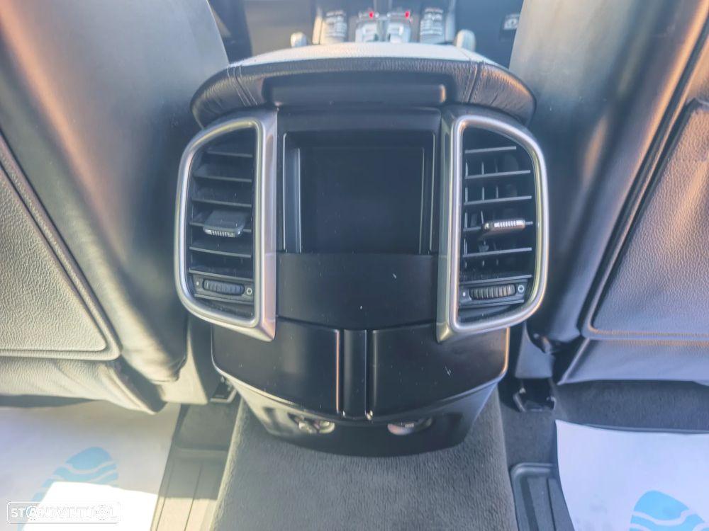 Porsche Cayenne Platinum Edition - 25