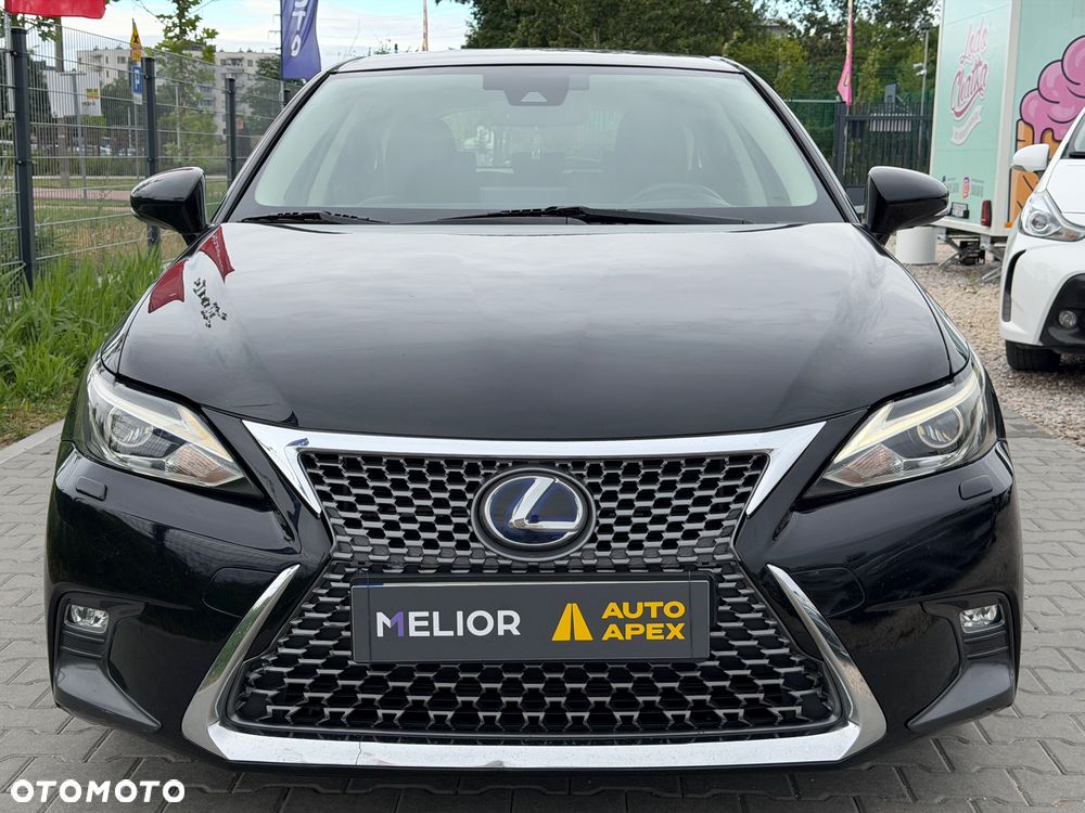 Lexus CT - 9