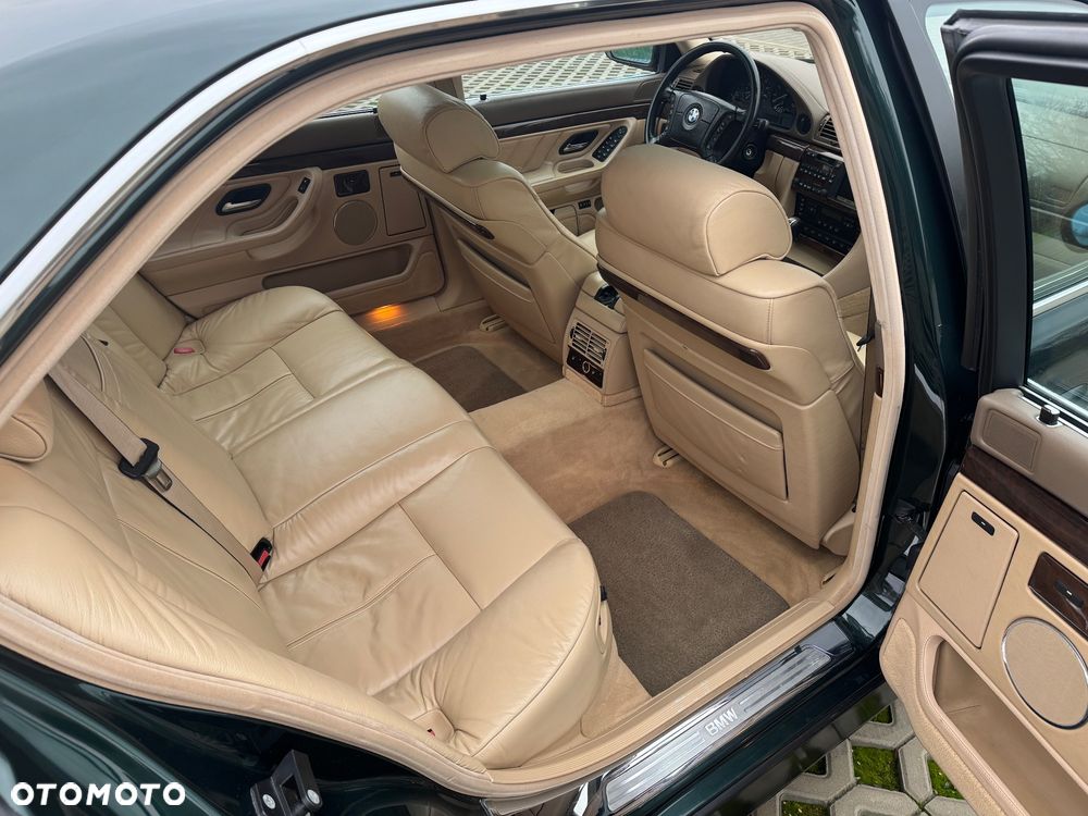 BMW Seria 7 750i - 25