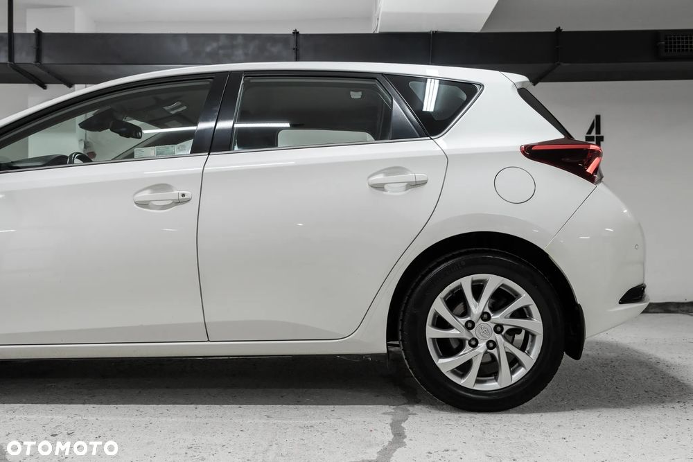 Toyota Auris 1.4 D-4D Premium - 3