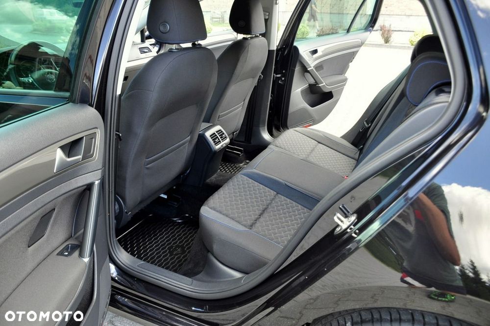 Volkswagen Golf - 21