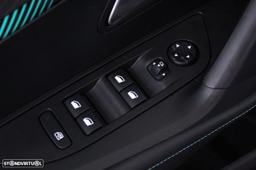 Peugeot 2008 1.2 PureTech Allure - 20