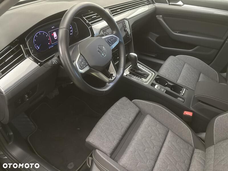 Volkswagen Passat - 11