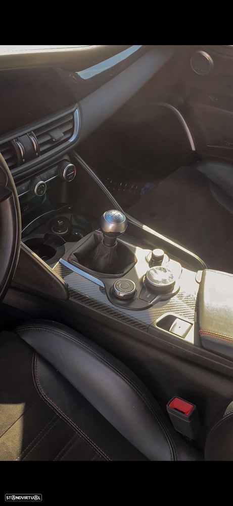 Alfa Romeo Giulia 2.9 V6 Bi-Turbo Quadrifoglio - 8