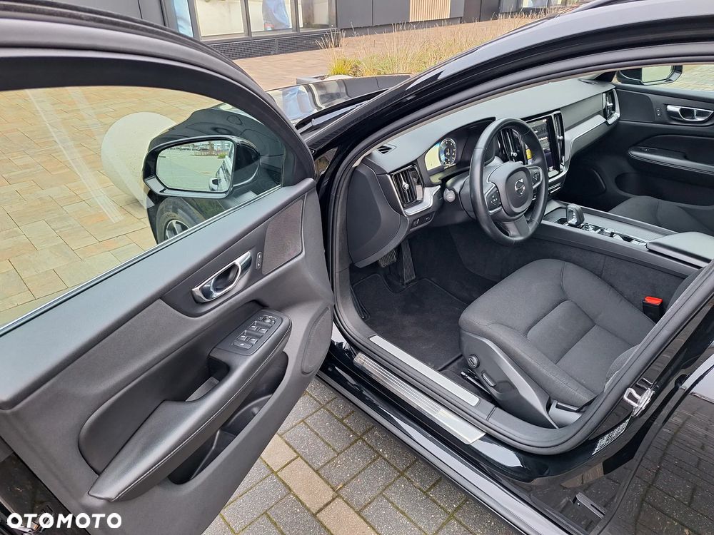 Volvo V60 D4 Momentum Pro - 17