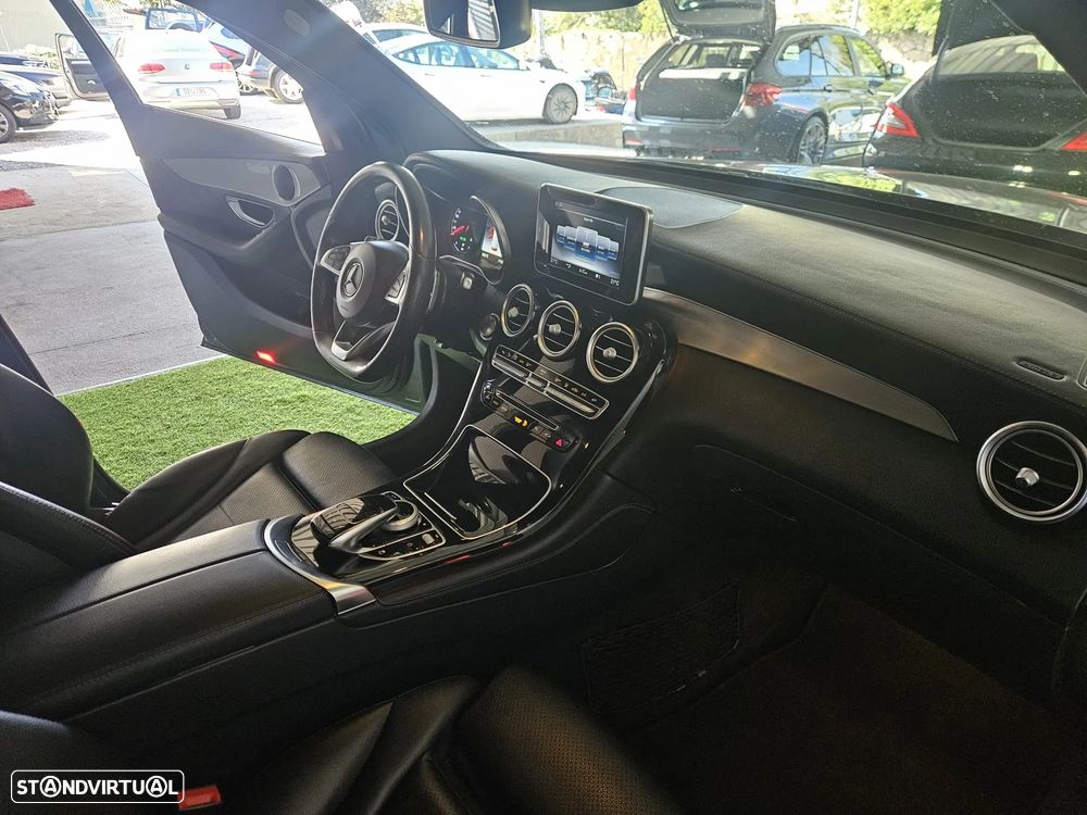Mercedes-Benz GLC 300 e 4Matic 9G-TRONIC AMG Line - 27