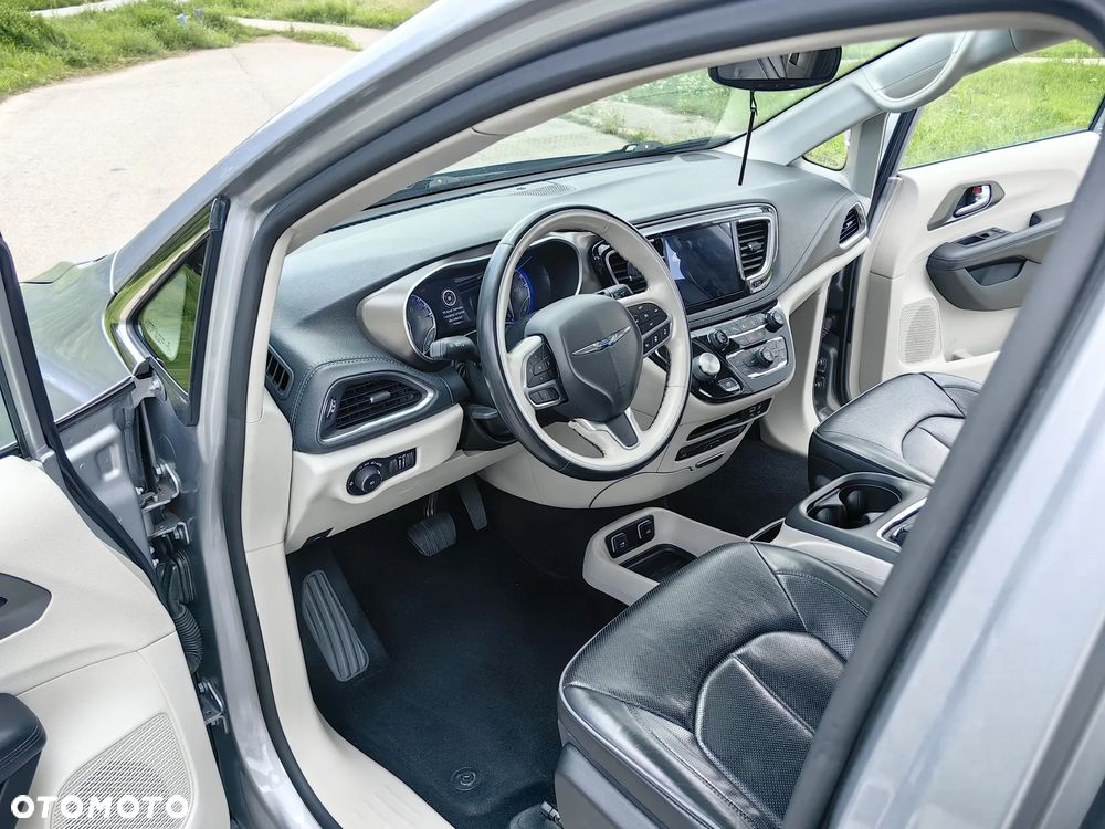 Chrysler Pacifica - 10