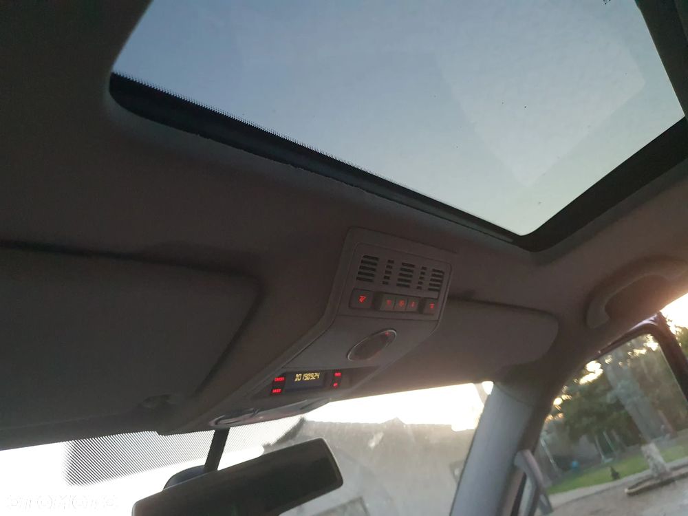 Volkswagen Multivan - 12