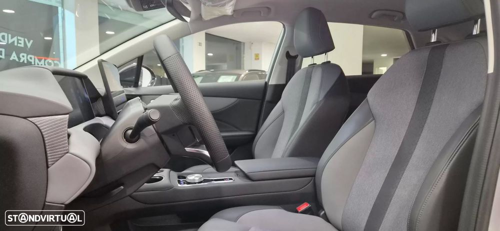 MG MG4 64 kWh Luxury - 16