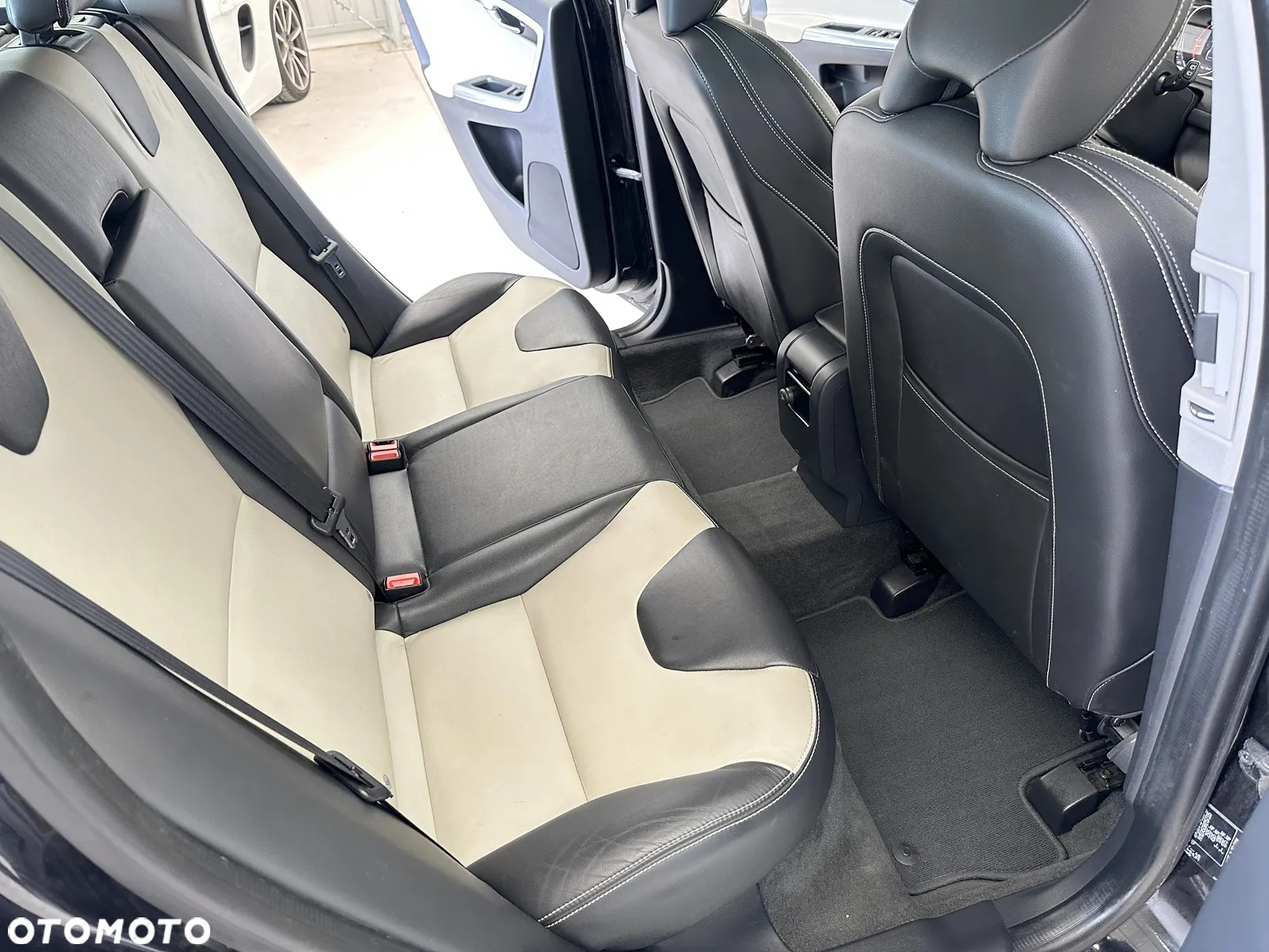 Volvo XC 60 D4 AWD Summum - 9