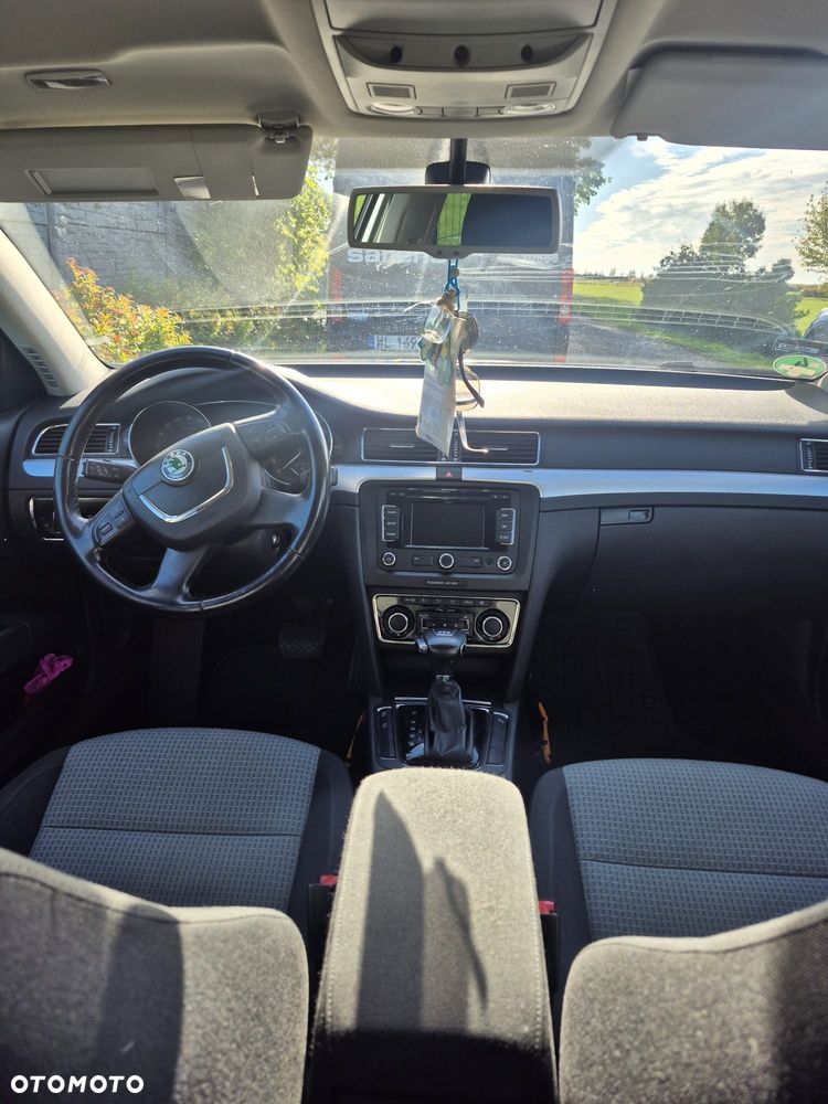 Skoda Superb 2011 photo 5