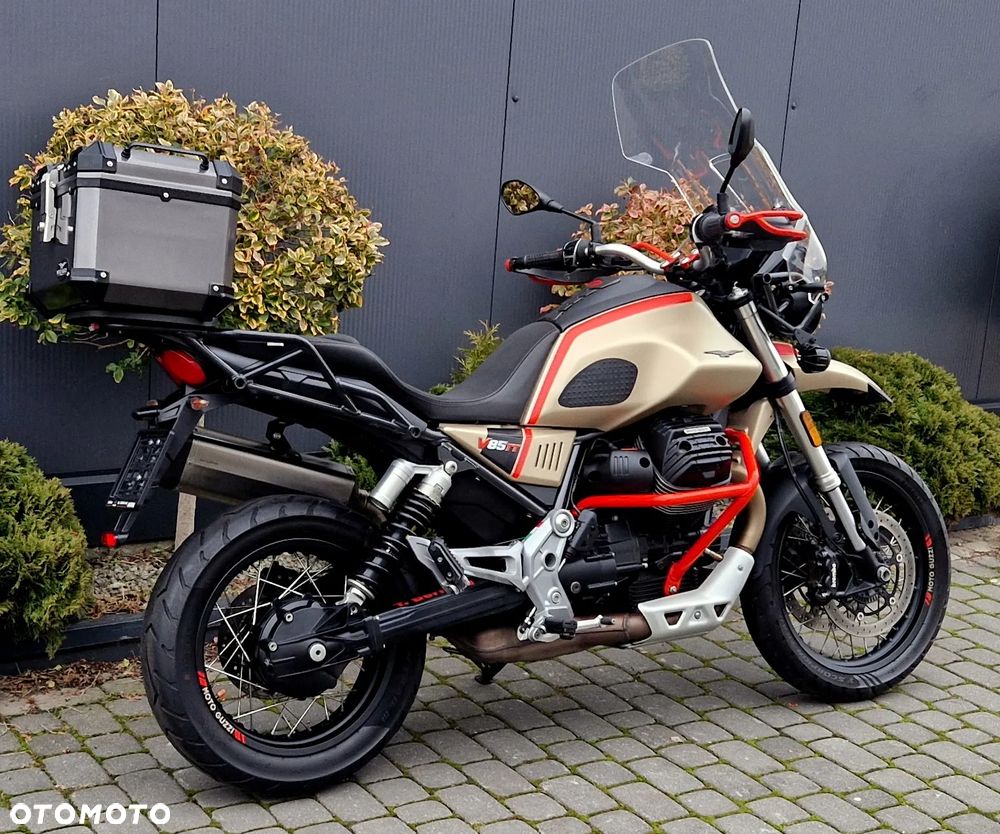Moto Guzzi V85 - 4