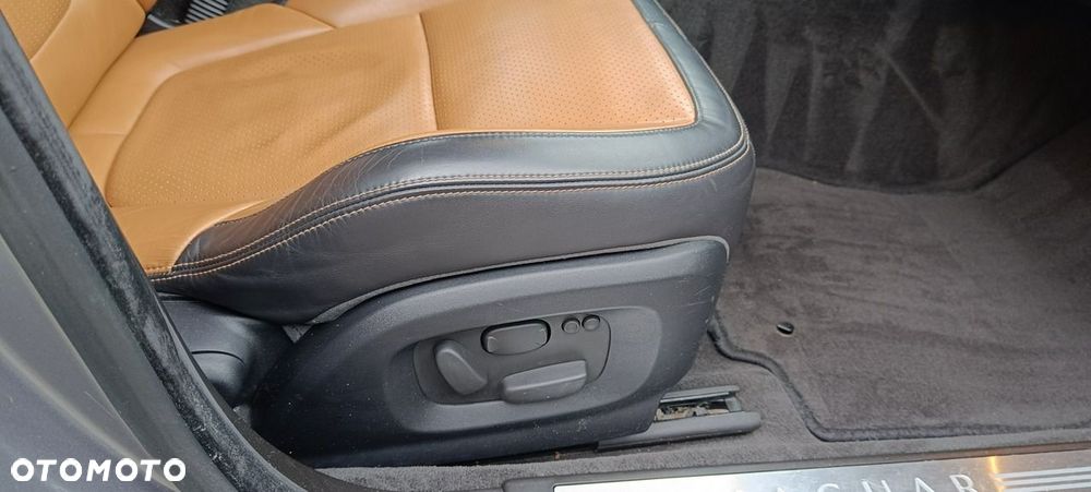 Jaguar XF 3.0 V6 D Luxury - 23