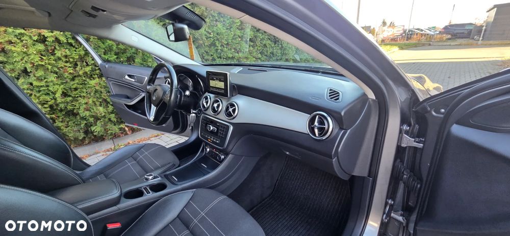 Mercedes-Benz GLA 250 7G-DCT StreetStyle - 32