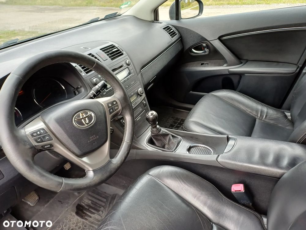 Toyota Avensis - 12