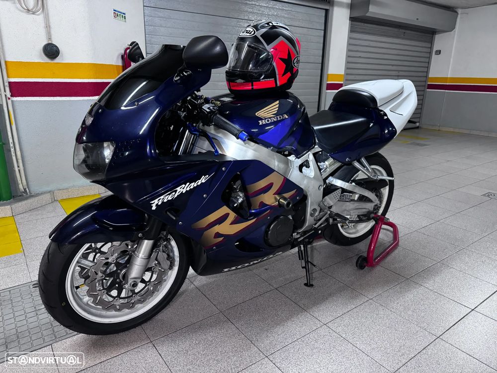Honda CBR CBR900RR SC33 - FIREBLADE - 1