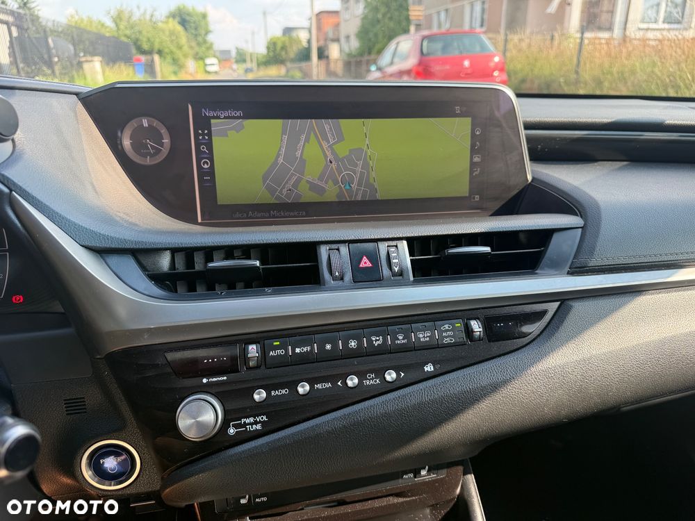 Lexus ES 300h Business Edition + - 30