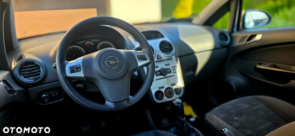 Opel Corsa 1.2 16V Essentia - 10