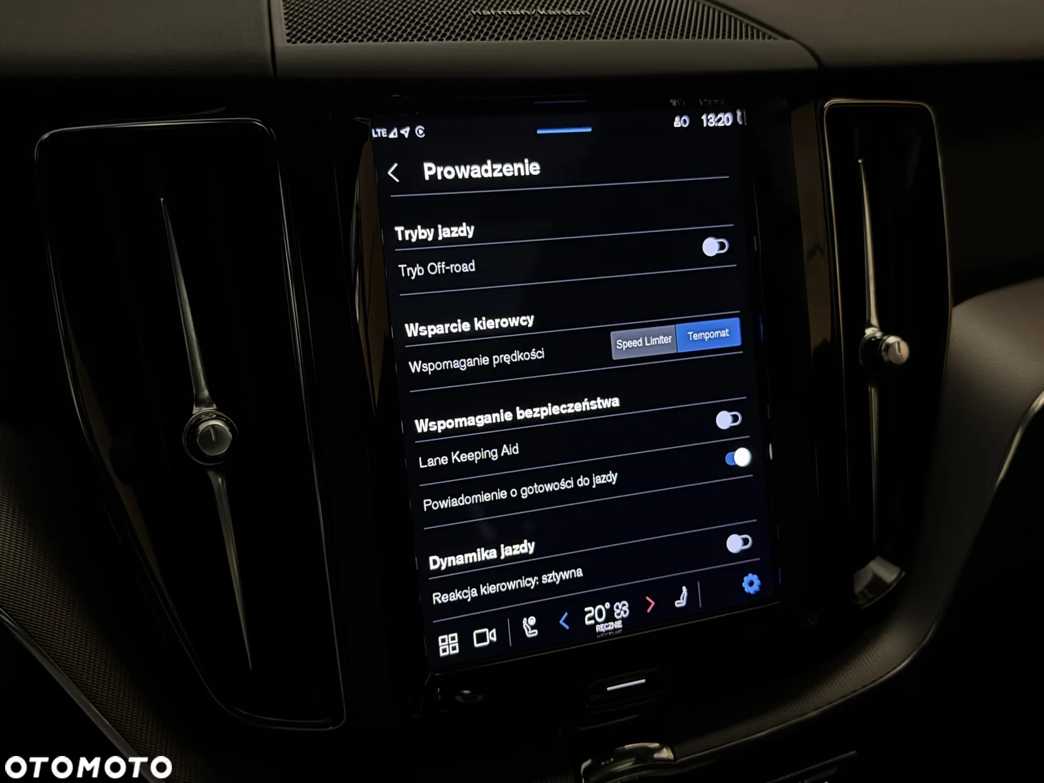 Volvo XC 60 B4 D Plus Dark - 37