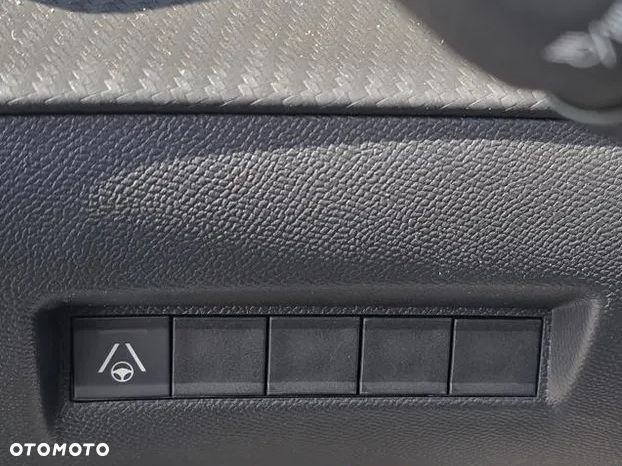 Peugeot 2008 PureTech mHEV GT e-DCS6 - 13