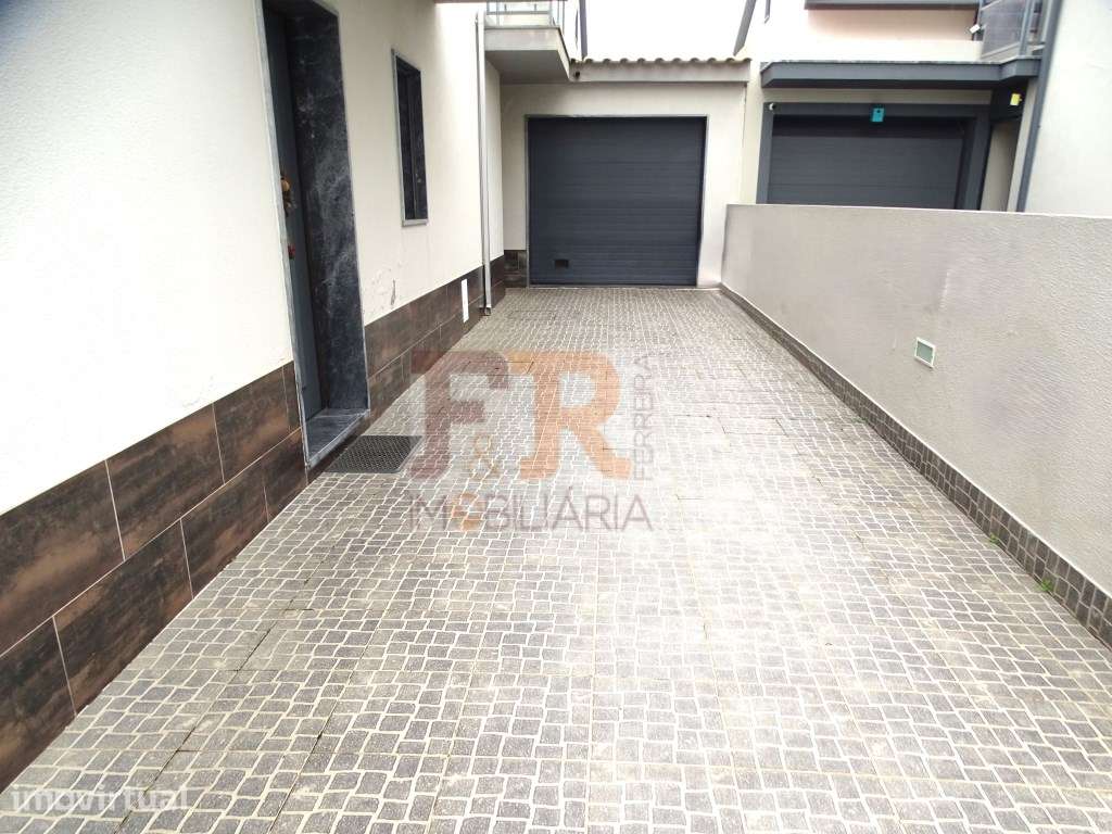 Moradia Geminada Triplex T3 com Garagem Quinta do Conde - Grande imagem: 4/56