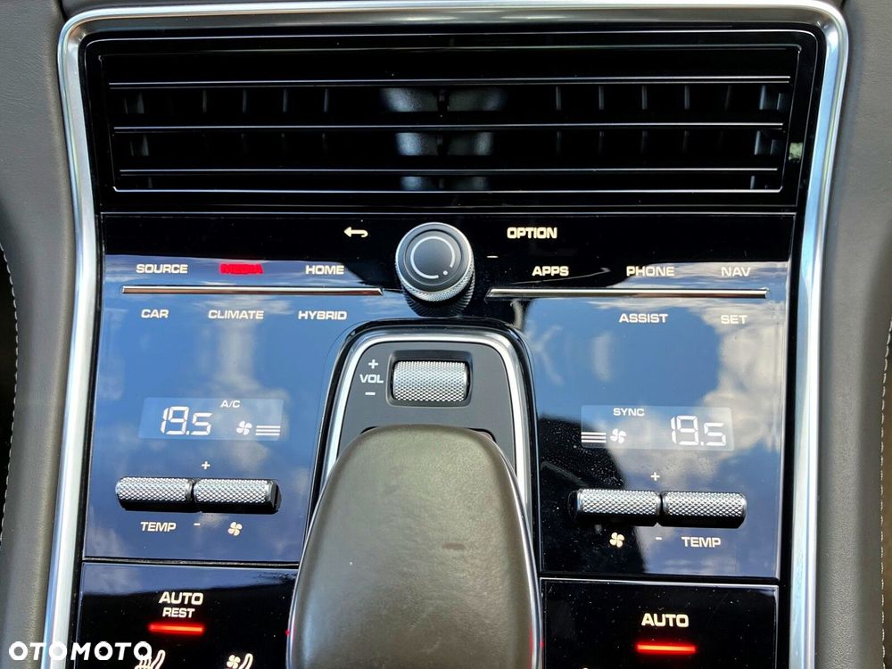 Porsche Panamera - 33