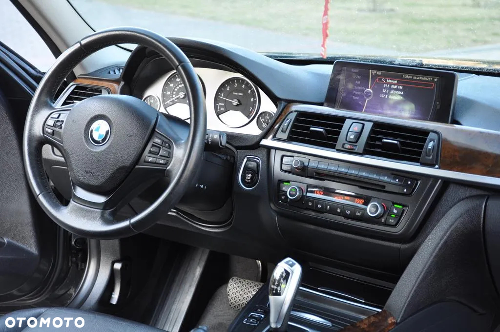 BMW Seria 3 328i xDrive Luxury Line - 21