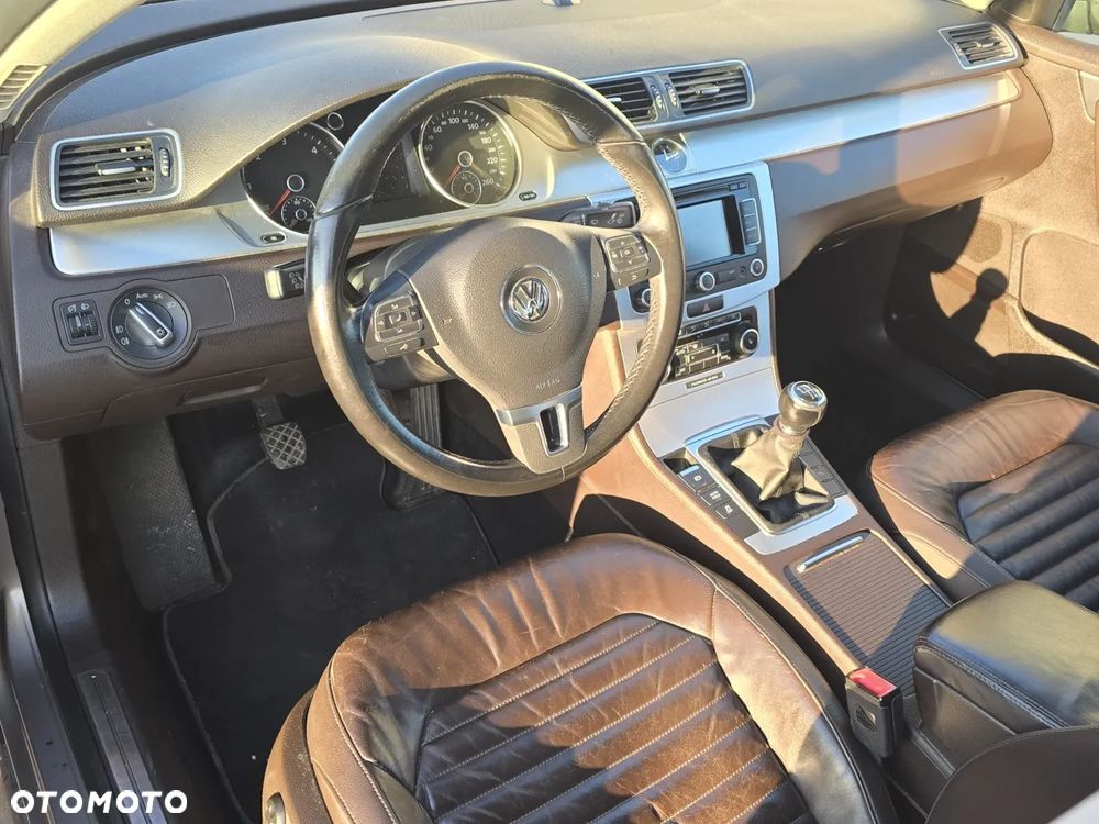 Volkswagen Passat 1.6 TDI BlueMotion Technology Highline - 12