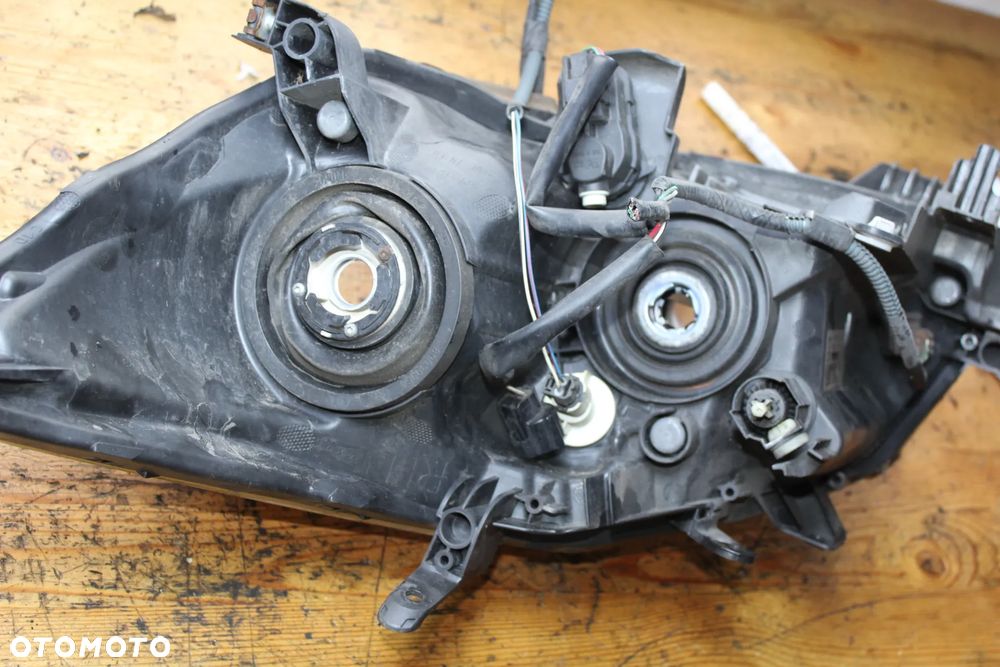LAMPA LEWA LUB PRAWA PRZÓD TOYOTA AURIS I LIFT ANGLIA - 10