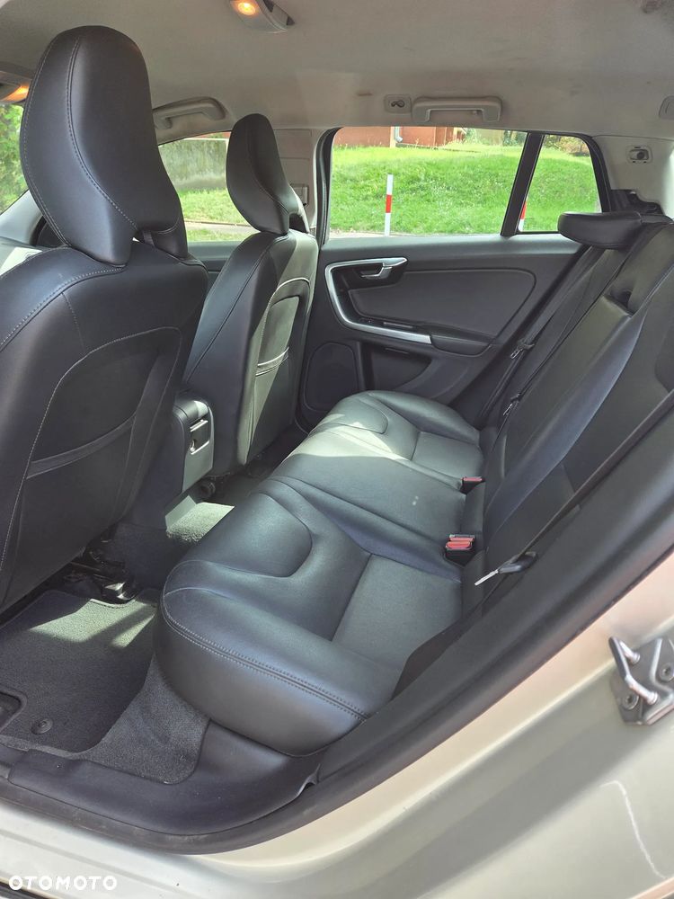 Volvo V60 D2 Drive-E Dynamic Edition (Kinetic) - 13