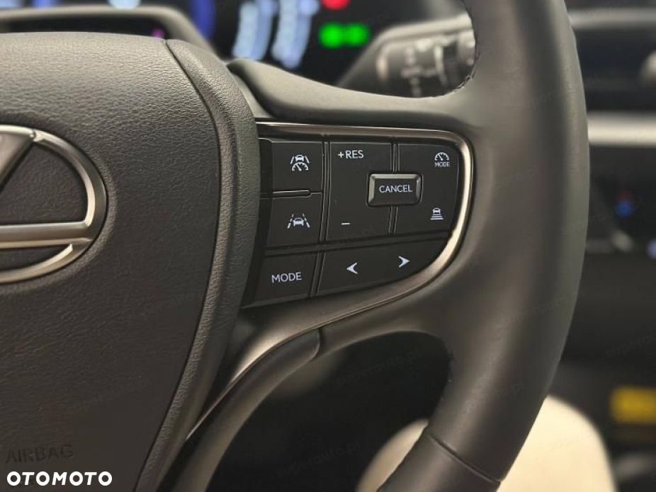 Lexus UX - 15