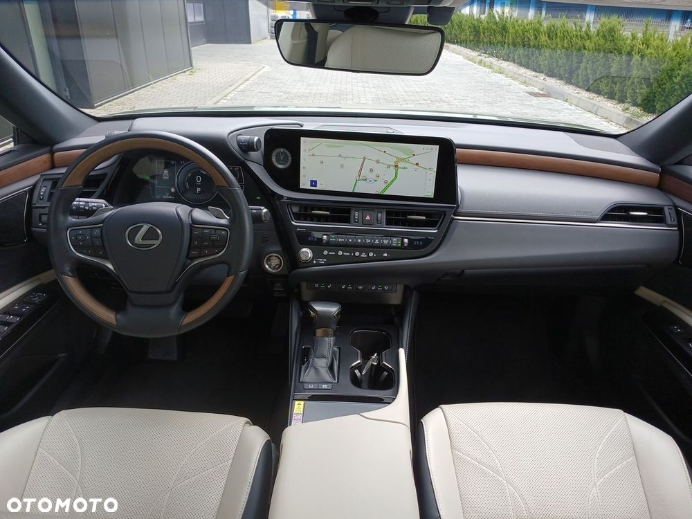 Lexus ES 300h Prestige - 12