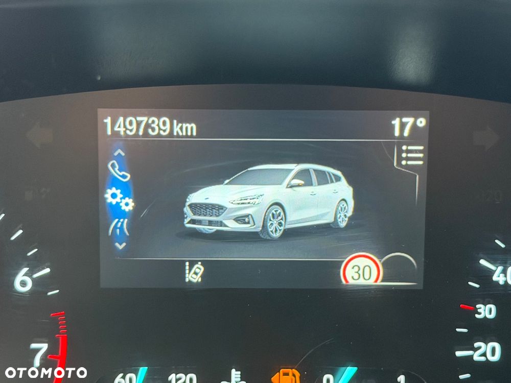 Ford Focus 1.0 EcoBoost Hybrid ST-LINE X - 36