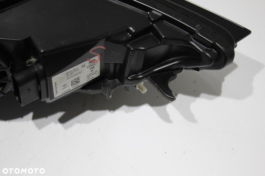 Audi A3 8V Xenon Lampa Przednia Przód Lewa Zerwana W Środku - 3