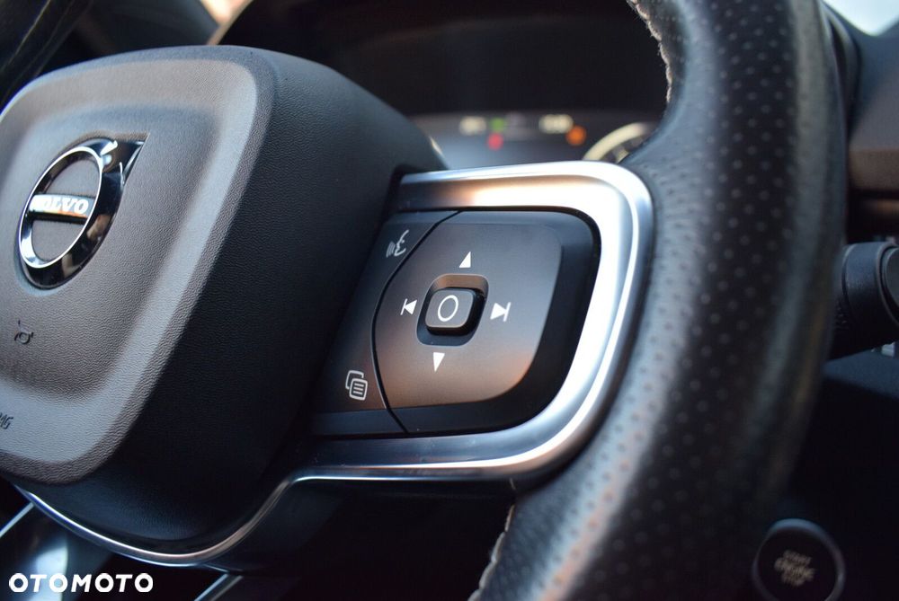 Volvo XC 40 T3 R-Design - 26